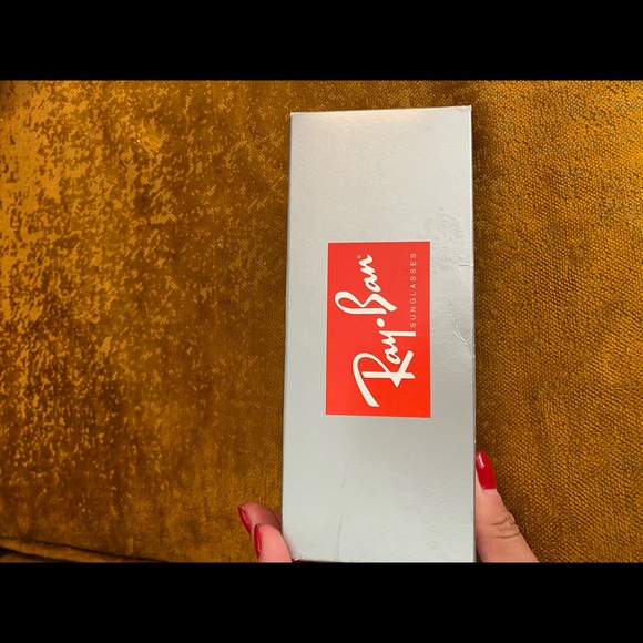 Never worn ray ban sunglasses - Picture 4 of 4